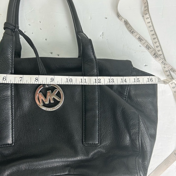 Michael Kors TIPPI Black Pebble Leather Shoulder Bag Dual Folding Zip Pockets - Picture 6 of 14